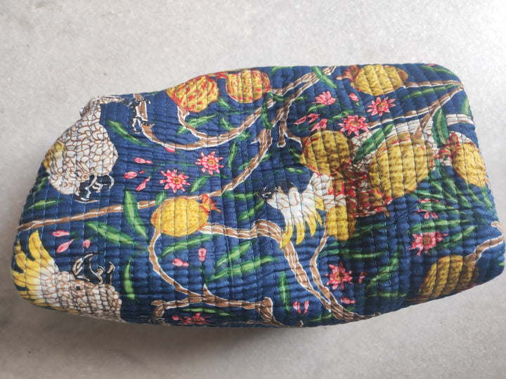 Gesteppte Kalamkari-Reisetasche – Handgefertigter Alltagsorganizer & Schminktasche